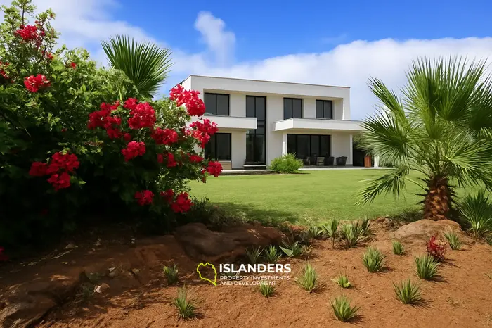 5 Habitaciones · 372 m² · Casa
