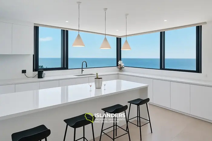 4 спальни · 4 ванные комнаты · 455 м² · Дом