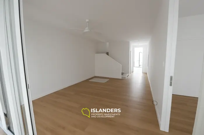 3 Bedrooms · 3 Bathrooms · 156 m² · Townhouse