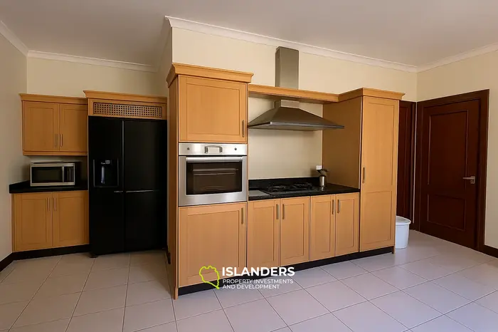 4 спальни · 4 ванные комнаты · 350 м² · Дом
