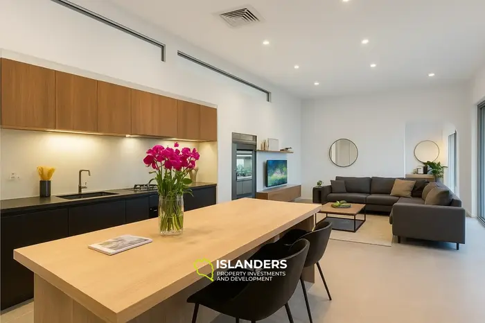 Коко Камала