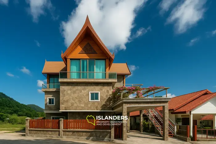 Вилла с бассейном в Камале на продажу