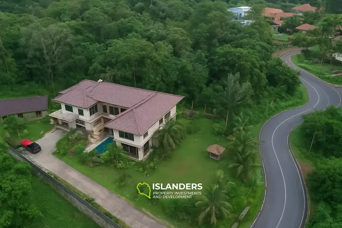 Вилла с 7 спальнями на продажу в Камале с видом на горы