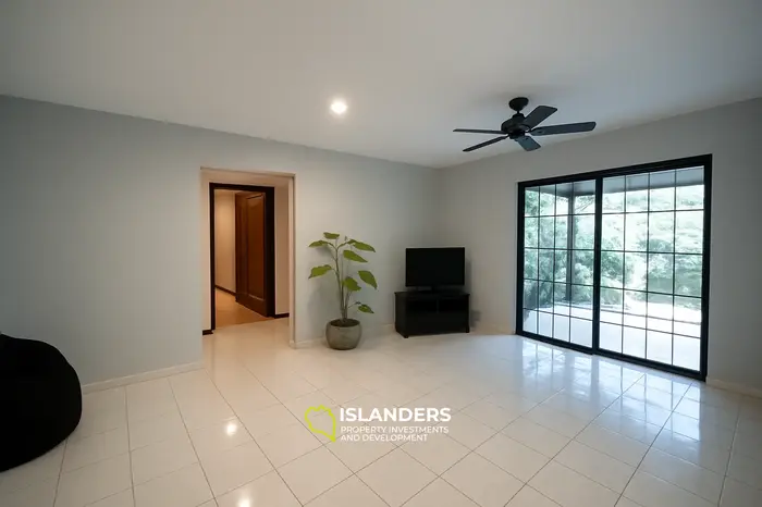 Partial Sea View Thai Styles House Patong