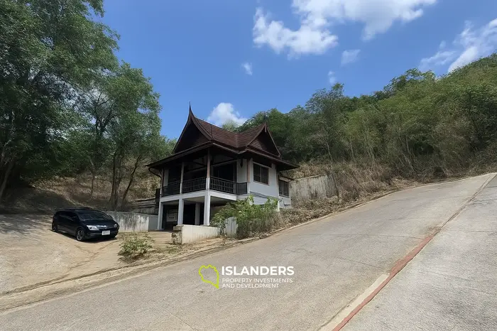 Partial Sea View Thai Styles House Patong