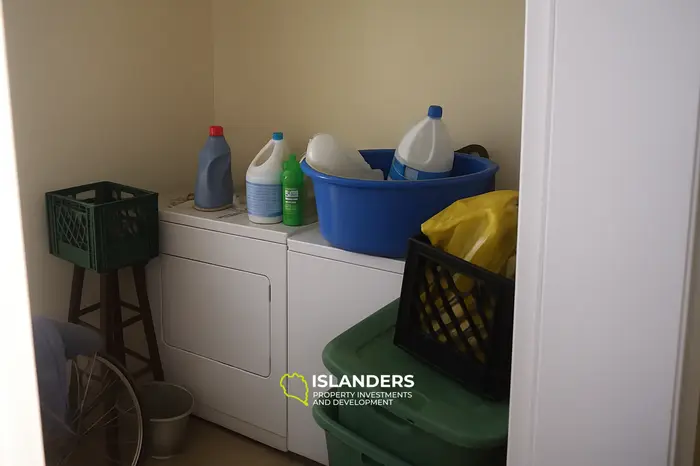 5 Bedrooms · 5 Bathrooms · 306 m² · House