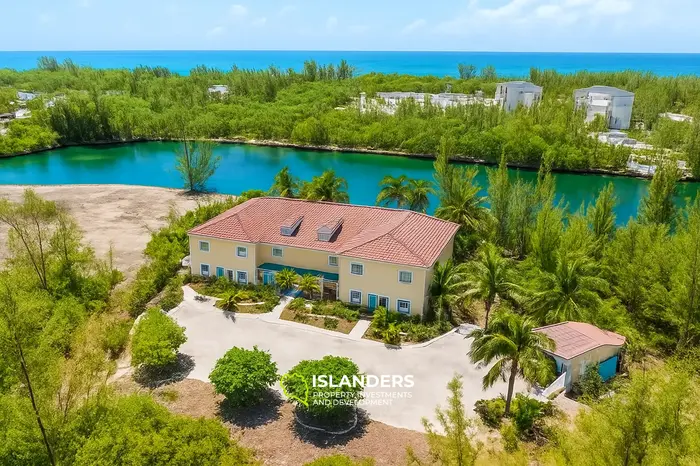 18 غرفة نوم · 12 حمام · شقة