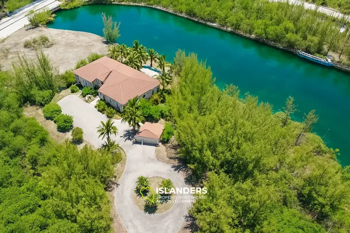 18 غرفة نوم · 12 حمام · شقة