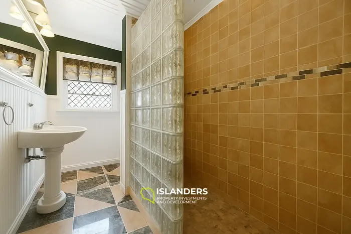 5 Habitaciones · 6 Baños · 303.7 m² · Apartamento