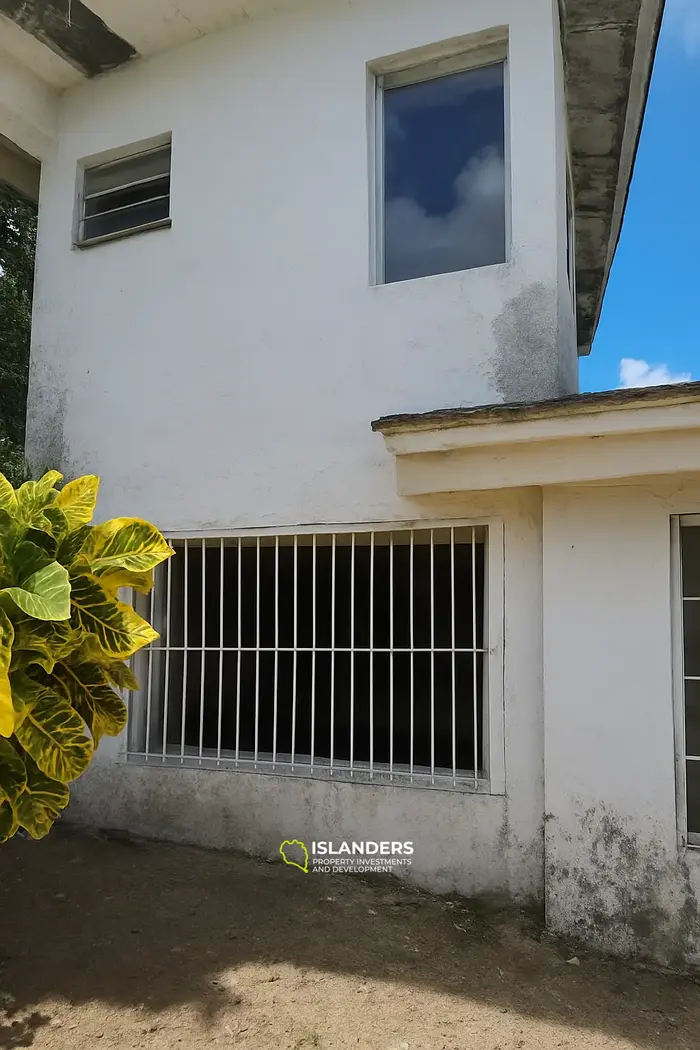4 Bedrooms · 4 Bathrooms · 557.42 m² · Apartment