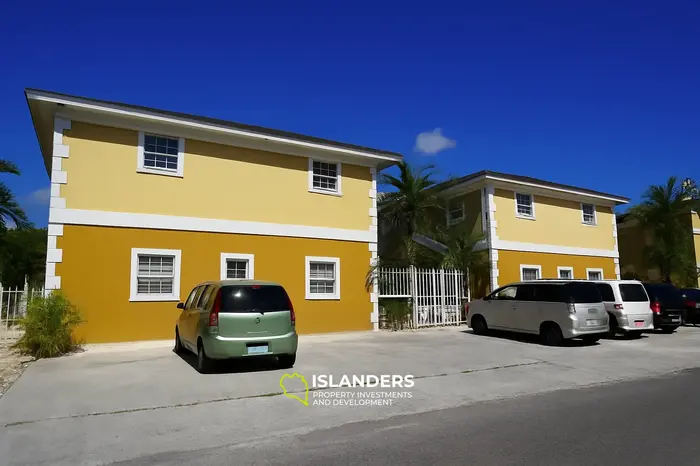 14 Bedrooms · 10 Bathrooms · 808.72 m² · Apartment