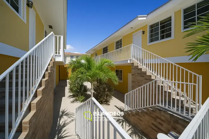 14 Bedrooms · 10 Bathrooms · 808.72 m² · Apartment