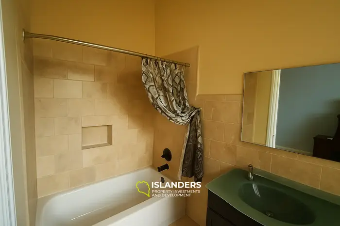 2 Bedrooms · 2 Bathrooms · 1021.93 m² · Apartment