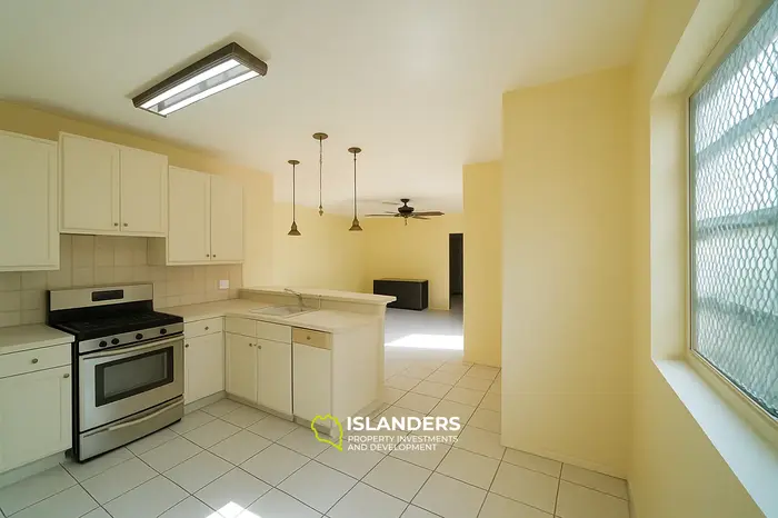 6 Bedrooms · 3 Bathrooms · 603.87 m² · Apartment