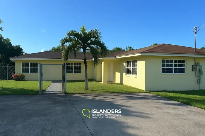 6 Bedrooms · 3 Bathrooms · 195.1 m² · Apartment