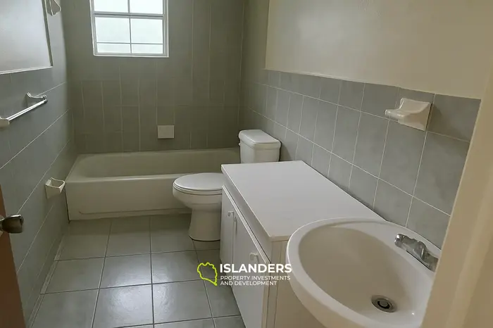 6 Bedrooms · 3 Bathrooms · 195.1 m² · Apartment