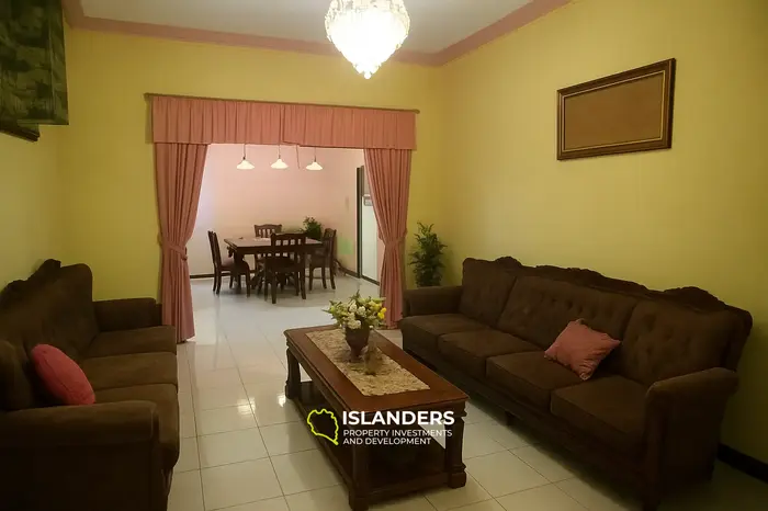 Maison à Karang Bedil près de la rue Sriwijaya Mataram