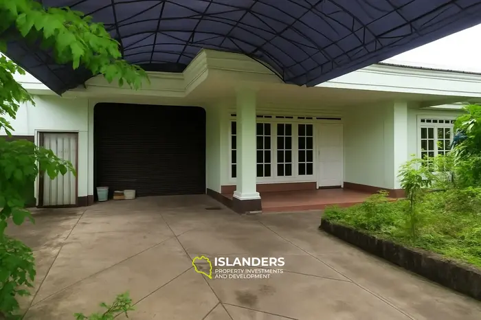 Maison à Cakranegara Mataram près du magasin Transmart.