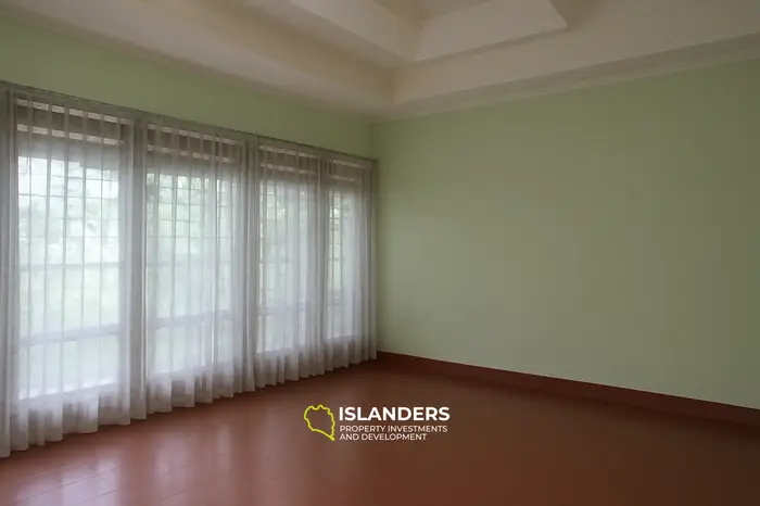 Maison à Cakranegara Mataram près du magasin Transmart.