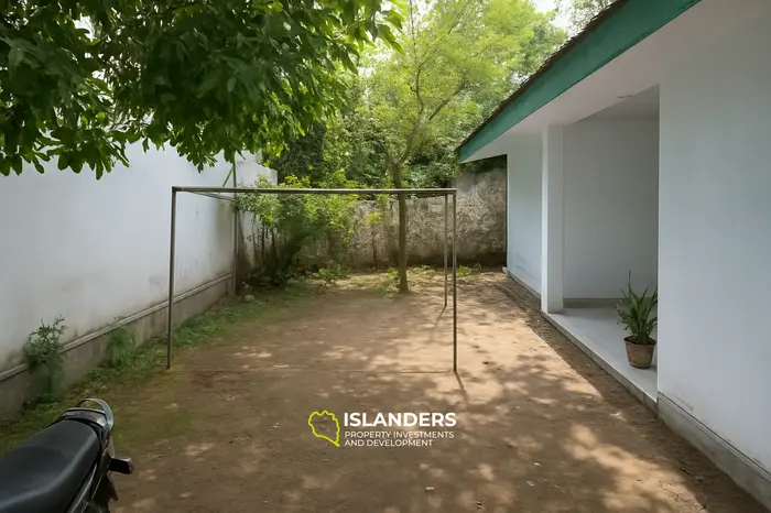 Maisons et pensions au milieu de la ville de Mataram