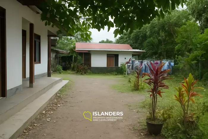 Maisons et pensions au milieu de la ville de Mataram