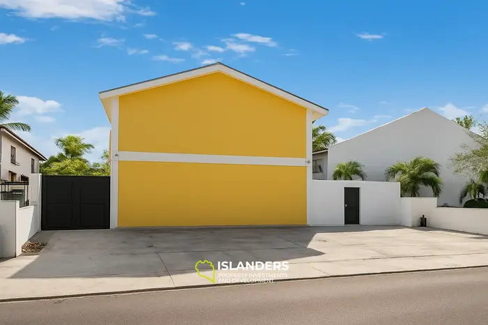 8 Bedrooms · 4 Bathrooms · 334.45 m² · Apartment