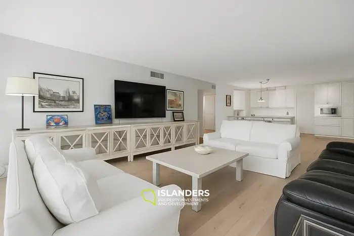 2 Bedrooms · 2 Bathrooms · 116 m² · Apartment