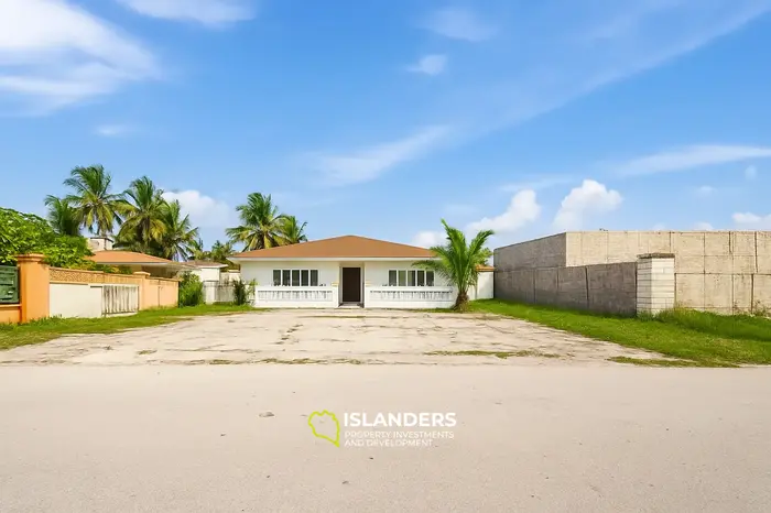 11 Bedrooms · 6 Bathrooms · 332.59 m² · Apartment
