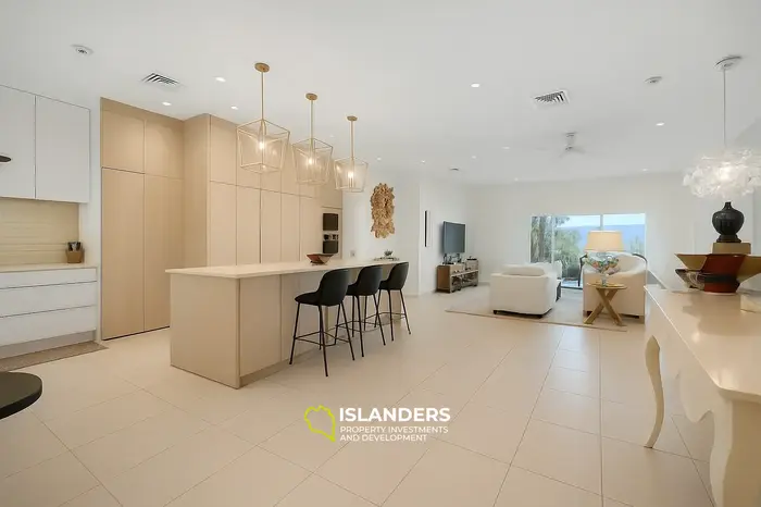 3 Bedrooms · 3 Bathrooms · 226 m² · Apartment