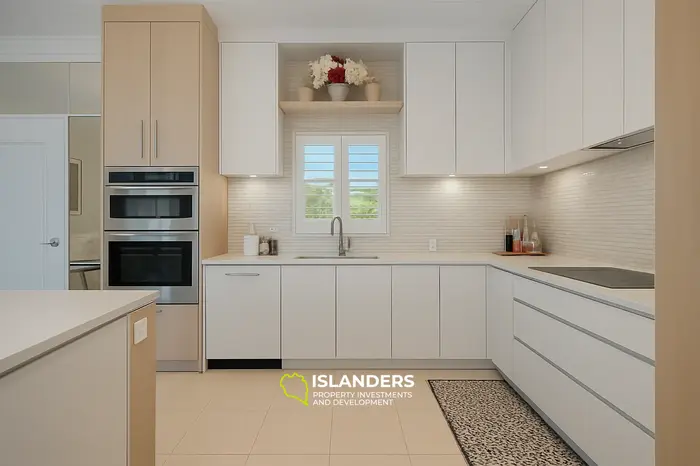 3 Bedrooms · 3 Bathrooms · 226 m² · Apartment