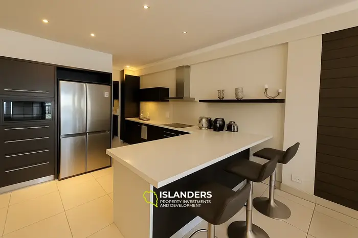 3 Bedrooms · 3 Bathrooms · 190 m² · Apartment