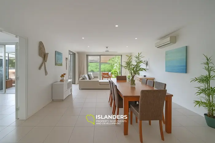 3 Bedrooms · 3 Bathrooms · 190 m² · Apartment