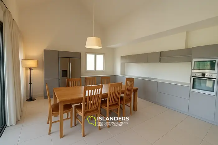 3 Bedrooms · 3 Bathrooms · 130 m² · Apartment
