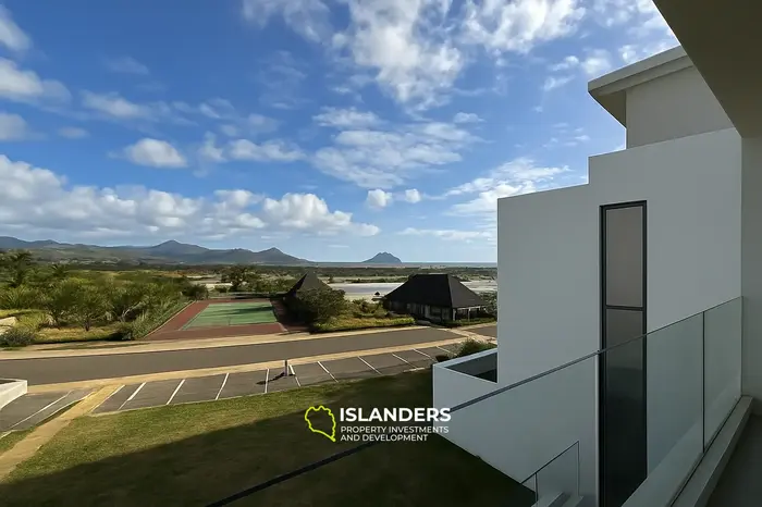 2 Bedrooms · 3 Bathrooms · 82 m² · Apartment