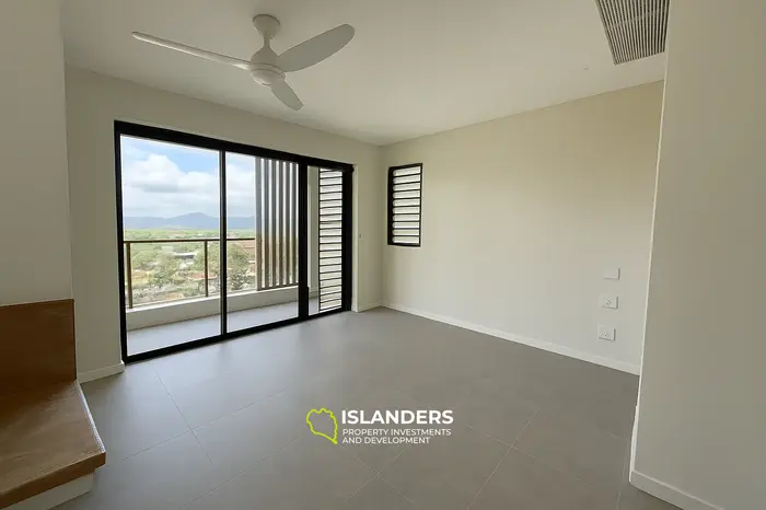 2 Bedrooms · 3 Bathrooms · 82 m² · Apartment