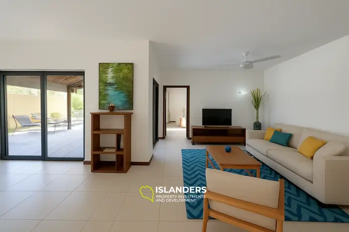 3 Bedrooms · 2 Bathrooms · 167 m² · House