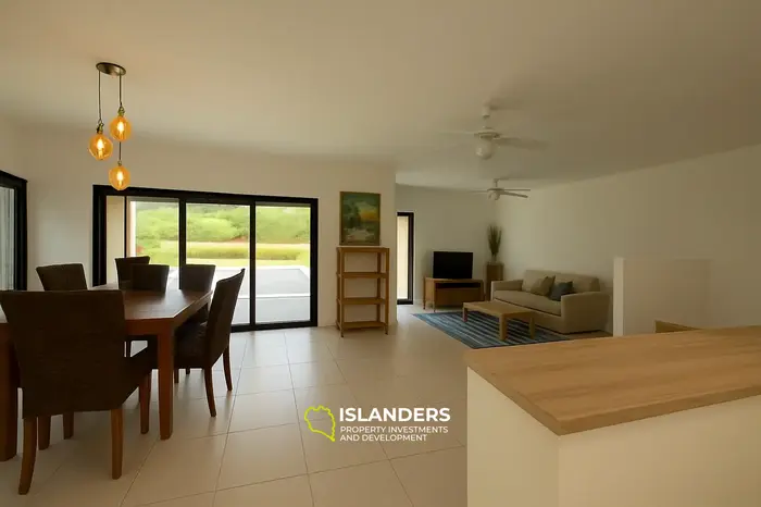 3 Bedrooms · 2 Bathrooms · 167 m² · House