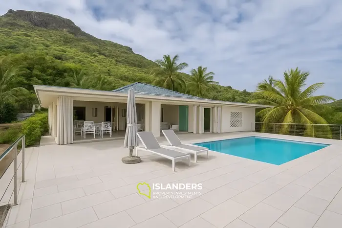 4 Bedrooms · 290 m² · House