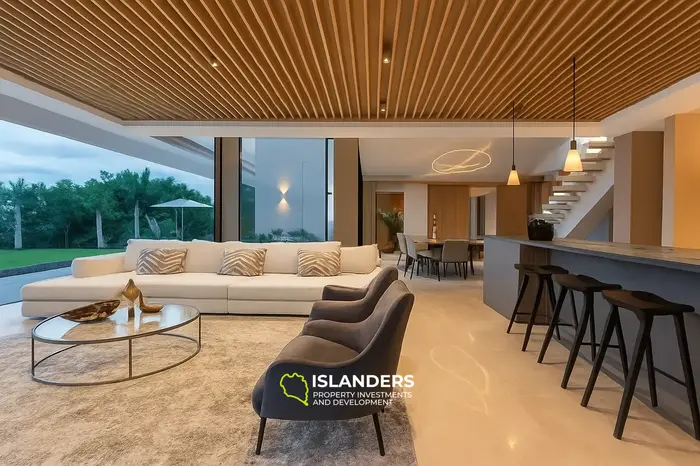 5 Bedrooms · 548 m² · House