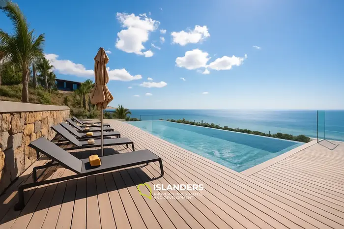 5 Bedrooms · 670 m² · House