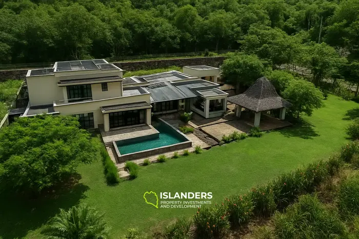 5 Chambres · 4 Salles de bain · 597 m² · Maison