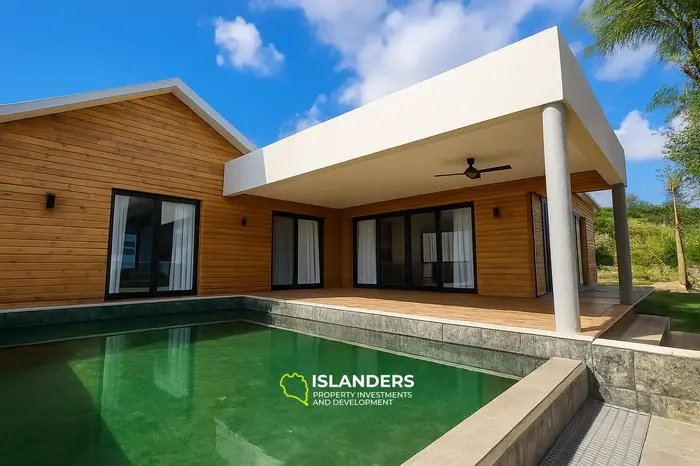 3 Chambres · 3 Salles de bain · 325 m² · Maison