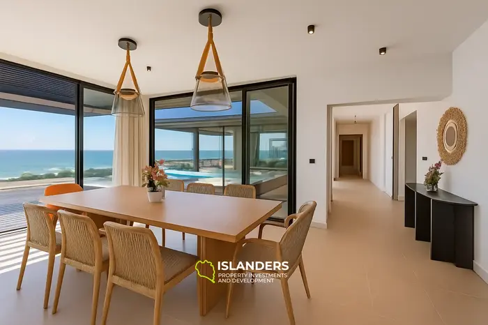 4 Chambres · 4 Salles de bain · 265 m² · Maison