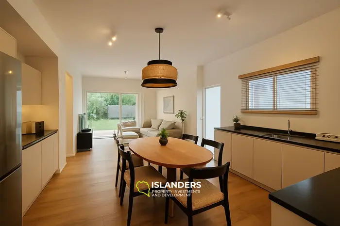 3 Chambres · 2 Salles de bain · 140 m² · Maison