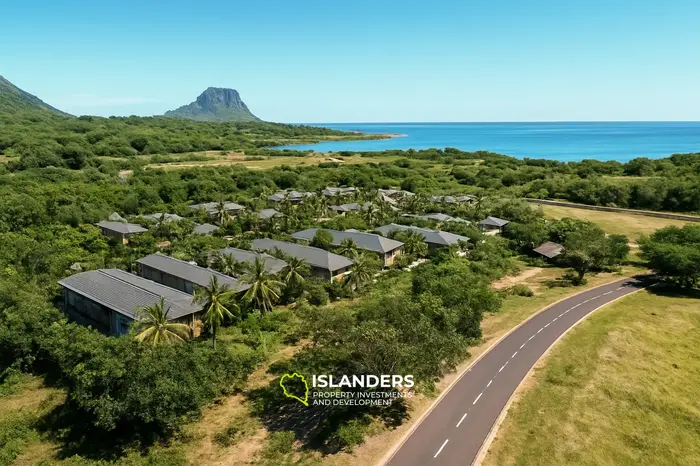 3 Chambres · 3 Salles de bain · 241 m² · Maison