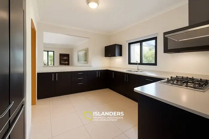 3 Chambres · 3 Salles de bain · 400 m² · Maison