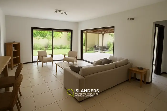 3 Chambres · 2 Salles de bain · 167 m² · Maison