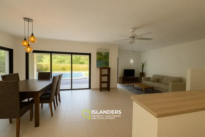 3 Chambres · 2 Salles de bain · 167 m² · Maison