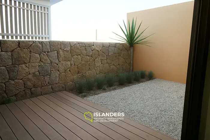 3 Bedrooms · 3 Bathrooms · 244 m² · Townhouse