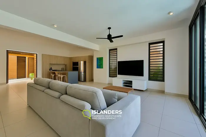 4 Chambres · 4 Salles de bain · 322 m² · Maison